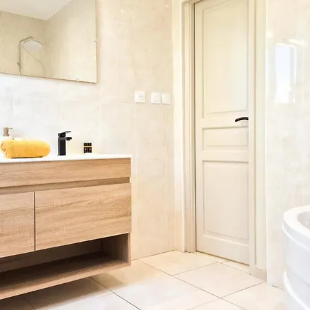 T4 Moderne Climatise - Parking Prive- Terrasse - - *