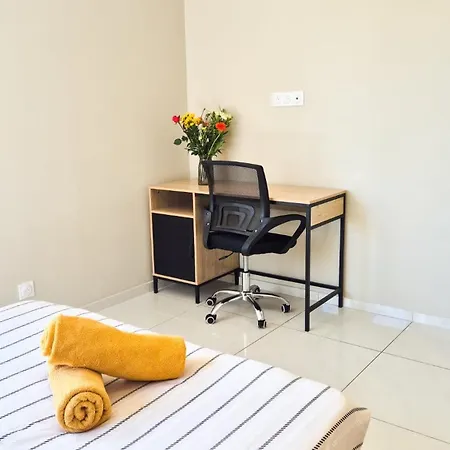 شقة T4 Moderne Climatise - Parking Prive- Terrasse - -
