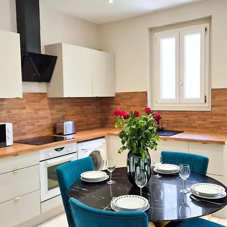 T4 Moderne Climatise - Parking Prive- Terrasse - - *