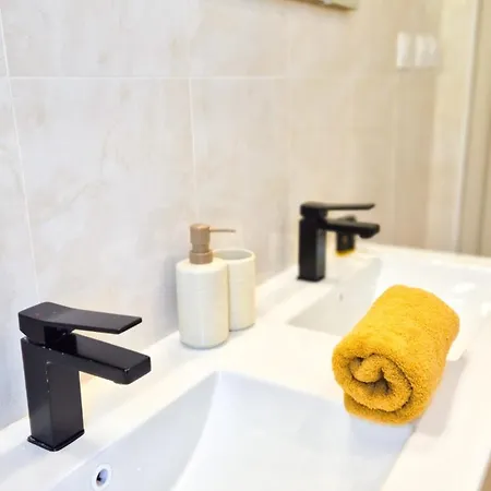 T4 Moderne Climatise - Parking Prive- Terrasse - - نيس