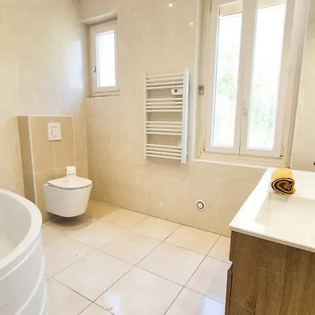 T4 Moderne Climatise - Parking Prive- Terrasse - - *
