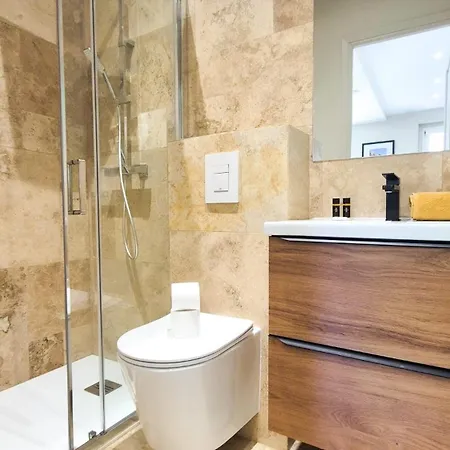 T4 Moderne Climatise - Parking Prive- Terrasse - - شقة نيس
